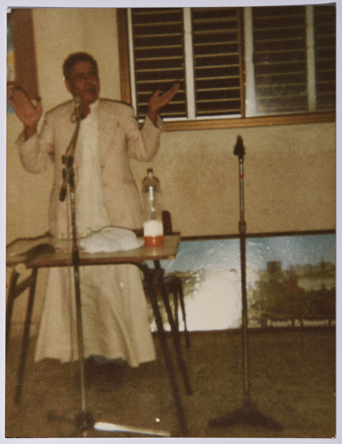 راجح السلفيتي يلقي الشعر 