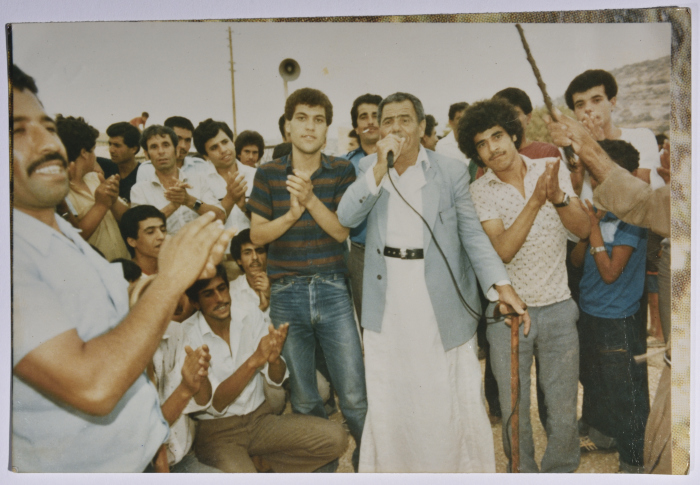 Rajih al Salfeety singing in a wedding in Qarawat Bani Zeid