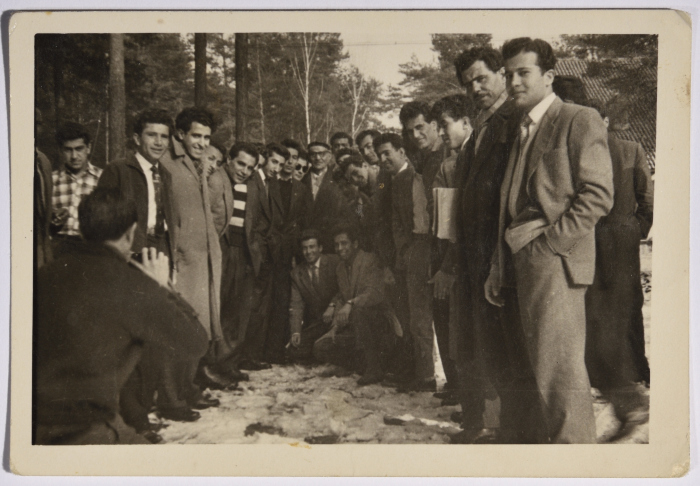 صورة جماعية لراجح السلفيتي مع مجموعة من الشباب في تشيكوسلوفاكيا