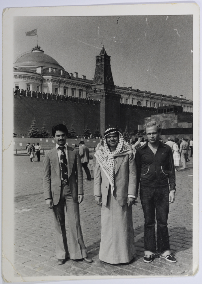 راجح السلفيتي مع صديقيه في موسكو  