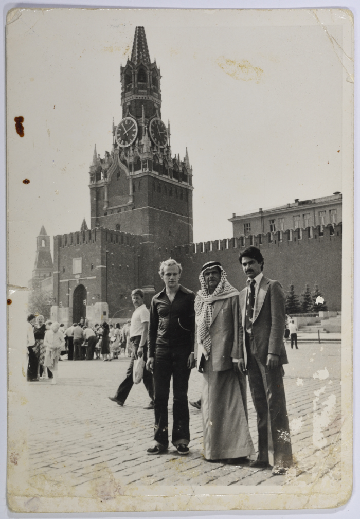 راجح السلفيتي مع صديقيه في موسكو 