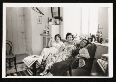 A Photograph of Elizabeth Naser with Her Friends at Rawdat el-Zuhur, Jerusalem 1952