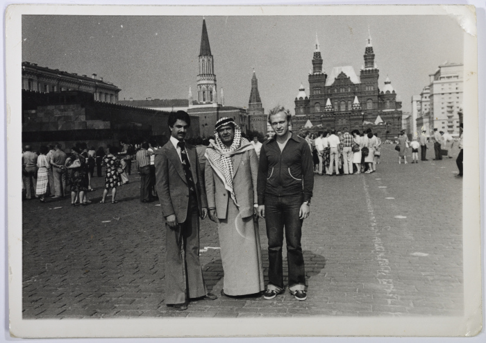 راجح السلفيتي مع صديقيه في موسكو  