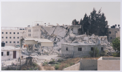 تدمير مقر الرئاسة الفلسطينية "المقاطعة" في رام الله عام 2002 