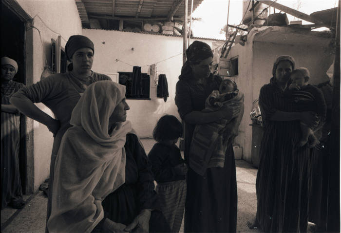 مجموعة نساء واطفال في بلدة بيت ساحور