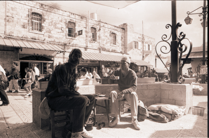 رجلان في بلدة بيت ساحور