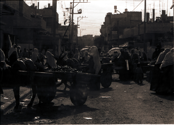 مجموعة اشخاص في شوارع بلدة بيت ساحور