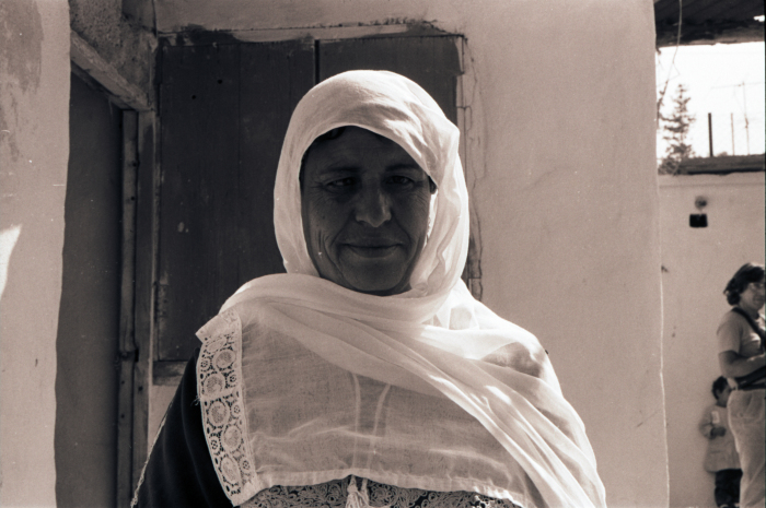 صورة شخصية لامرأة كبيره في السن