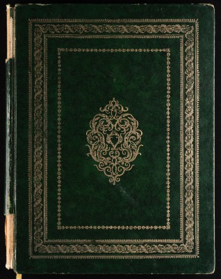 دفتر يحوي ملاحظات ورسائل أصدقاء روضة الزهور