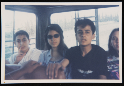 صورة لطلبة مسرح عناد في رحلة إلى مصر، 2001