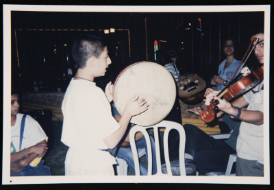 صورة لطلبة مسرح عناد في رحلة إلى مصر، 2001