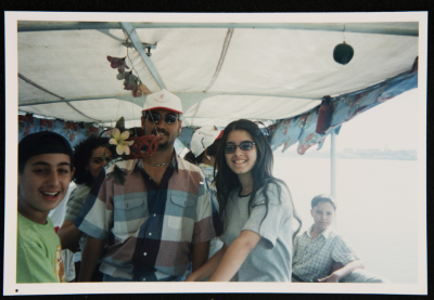 صورة لطلبة مسرح عناد في رحلة إلى مصر، 2001