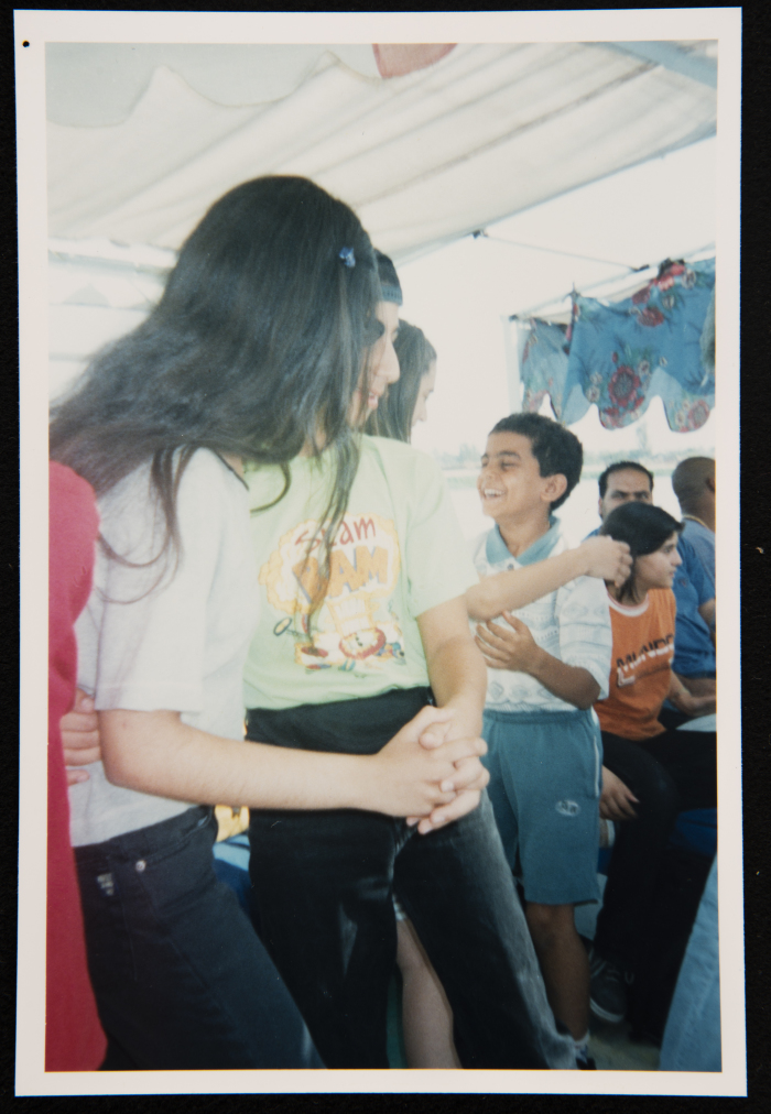 صورة لطلبة مسرح عناد في رحلة إلى مصر، 2001