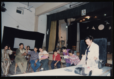 صورة لطلبة مسرح عناد في رحلة إلى مصر، 2001