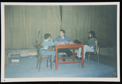 صورة لطلبة مسرح عناد في رحلة إلى مصر، 2001