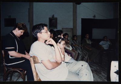 صورة لطلبة مسرح عناد في رحلة إلى مصر، 2001