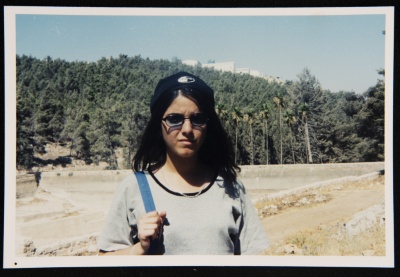 صورة لطلبة مسرح عناد في رحلة إلى مصر، 2001