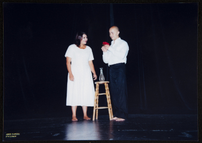 صورة من عرض مسرحية "الجدار"، مسرح عناد، 2005
