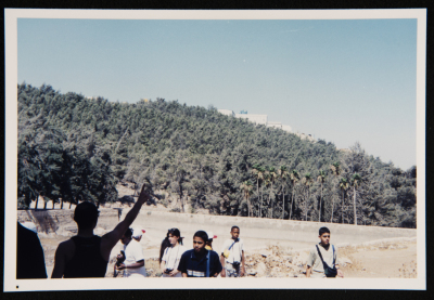 صورة لطلبة مسرح عناد في رحلة إلى مصر، 2001