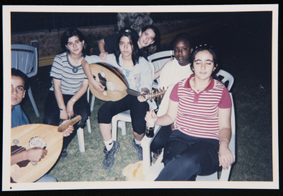 صورة لطلبة مسرح عناد في رحلة إلى مصر، 2001