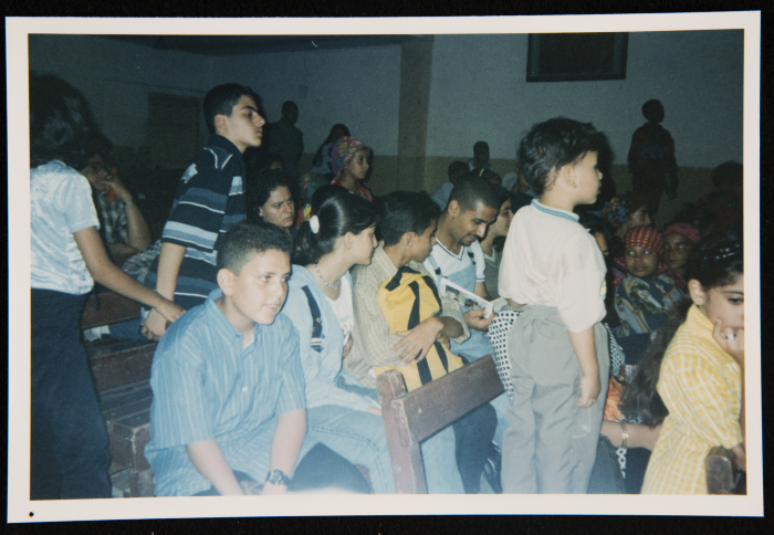 صورة لطلبة مسرح عناد في رحلة إلى مصر، 2001