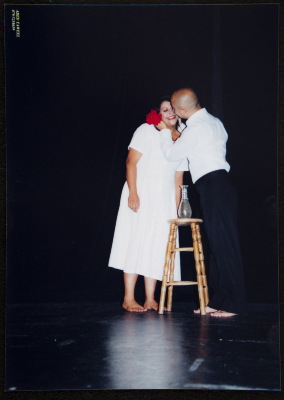 صورة من عرض مسرحية "الجدار"، مسرح عناد، 2005
