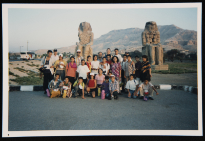 صورة لطلبة مسرح عناد في رحلة إلى مصر، 2001