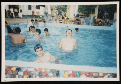 صورة لطلبة مسرح عناد في رحلة إلى مصر، 2001