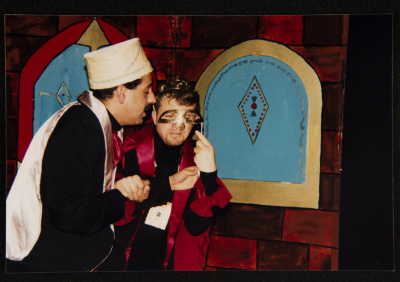  صورة من عرض مسرحية "بائعة الكبريت"، مسرح عناد، 1998 
