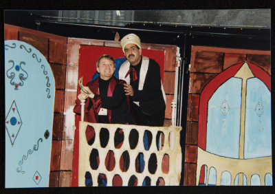  صورة من عرض مسرحية "بائعة الكبريت"، مسرح عناد، 1998 
