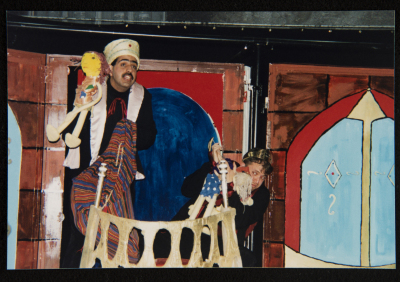  صورة من عرض مسرحية "بائعة الكبريت"، مسرح عناد، 1998 
