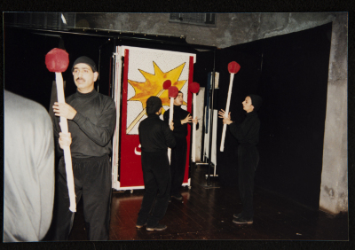  صورة من عرض مسرحية "بائعة الكبريت"، مسرح عناد، 1998 
