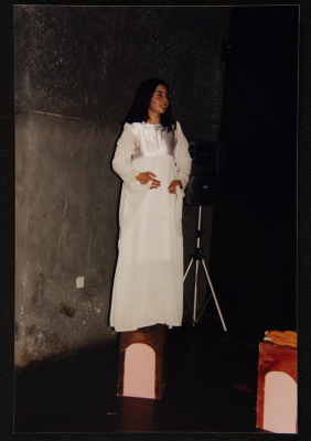  صورة من عرض مسرحية "بائعة الكبريت"، مسرح عناد، 1998 
