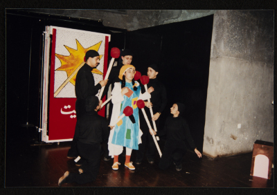  صورة من عرض مسرحية "بائعة الكبريت"، مسرح عناد، 1998 
