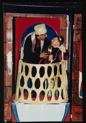  صورة من عرض مسرحية "بائعة الكبريت"، مسرح عناد، 1998 
