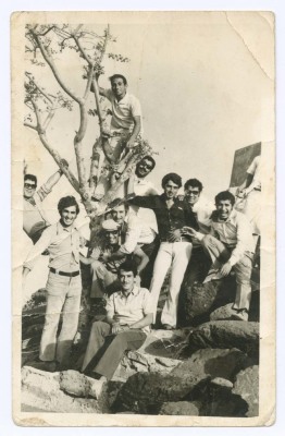 مجموعة من المعلمين في السعودية خلال رحلة ترفيهية لمنطقة العريش، 1974