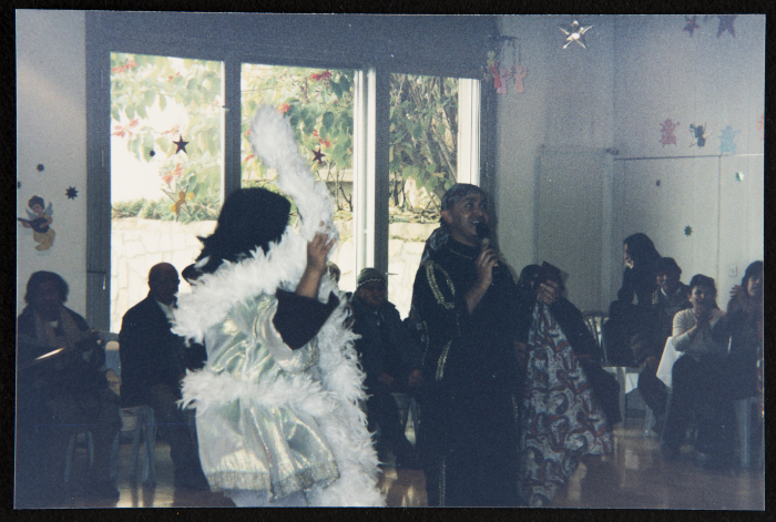 مسرح عناد يقيم عرضًا فنيًا في دار للمسنين بالقدس