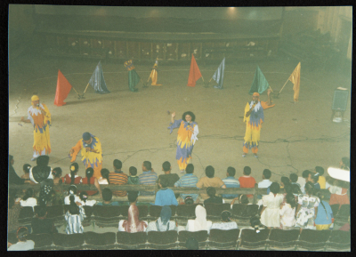 صورة من عرض مسرحي "كراكوزي" في المنيا، 2001
