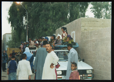 صورة من عرض مسرحي "كراكوزي" في المنيا، 2001
