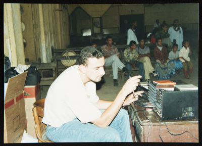 صورة من عرض مسرحي "كراكوزي" في المنيا، 2001
