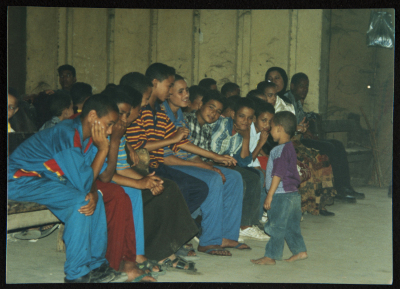 صورة من عرض مسرحي "كراكوزي" في المنيا، 2001
