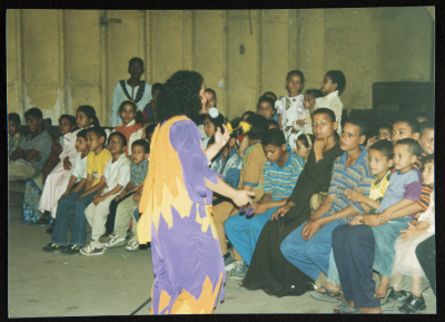 صورة من عرض مسرحي "كراكوزي" في المنيا، 2001
