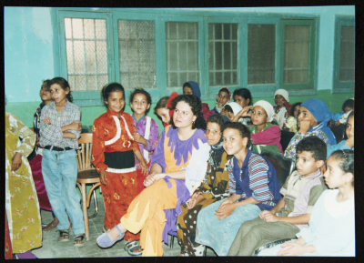 صورة من عرض مسرحي "كراكوزي" في المنيا، 2001
