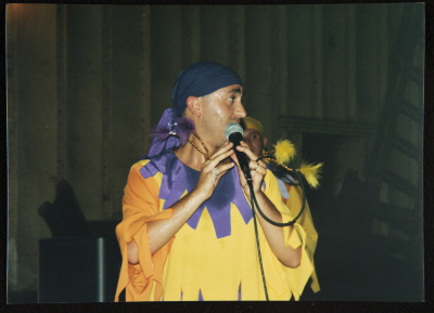 صورة من عرض مسرحي "كراكوزي" في المنيا، 2001
