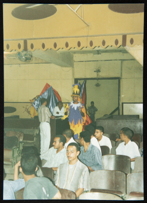 صورة من عرض مسرحي "كراكوزي" في المنيا، 2001
