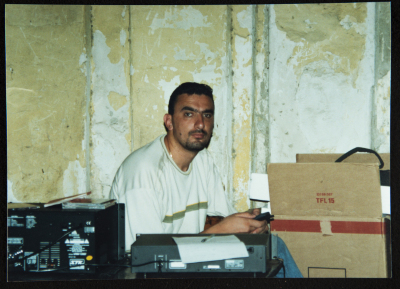 صورة من عرض مسرحي "كراكوزي" في المنيا، 2001
