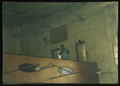 صورة من عرض مسرحي "كراكوزي" في المنيا، 2001
