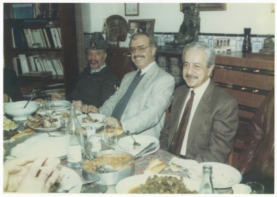 Men Eating with Yaser ʿarafat
