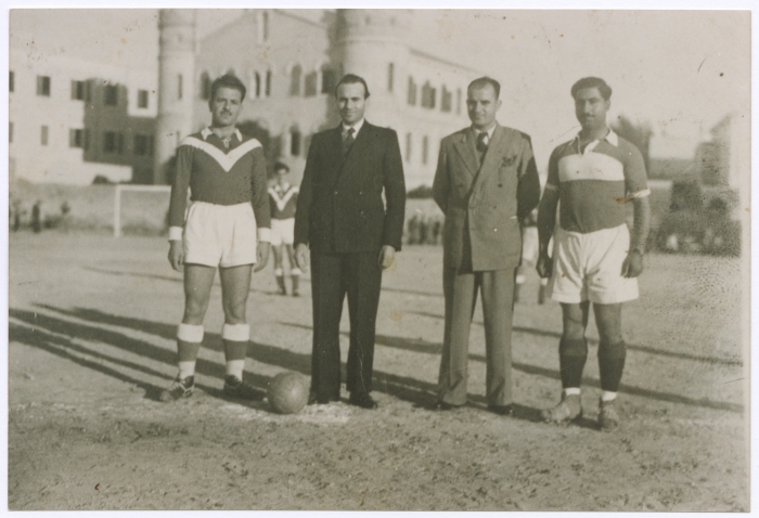 مدربي فرق كرة مع رئيس بلدية يافا