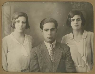 Siblings from aṣ-Ṣayegh Family 